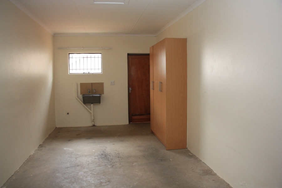 2 Bedroom Property for Sale in Langenhovenpark Free State